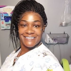 Meet your Posher, Monique